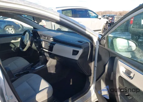 2015 Toyota Corolla Le Plus z USA, uszkodzony, nr VIN 2T1BURHE9FC478109